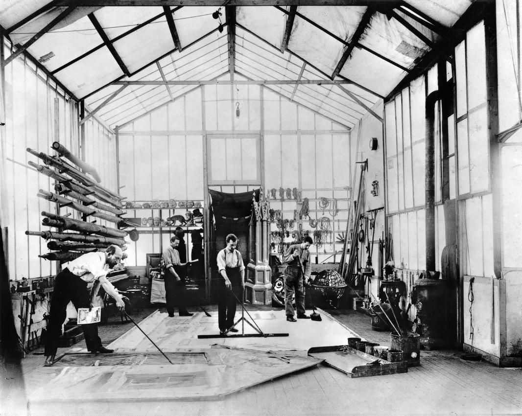 Georges Méliès nel suo Film studio a Montreuil, 1900 ca.